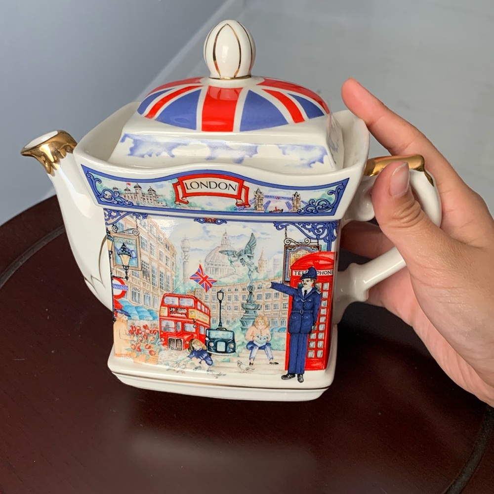 PICCADILLY ENGLISH TEAPOT
